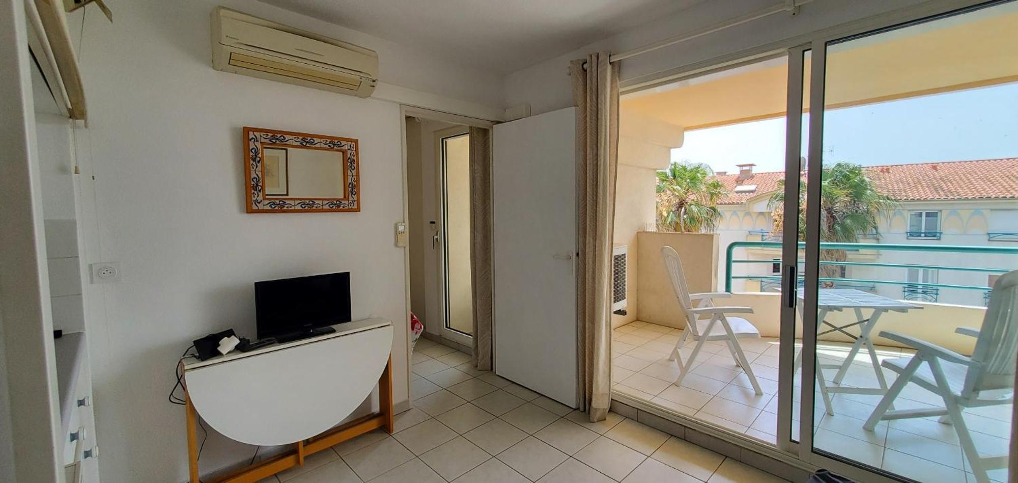 Appartement Port Frejus, 100 M Des Plages, Le Cesaree, T2 30m2 Fréjus